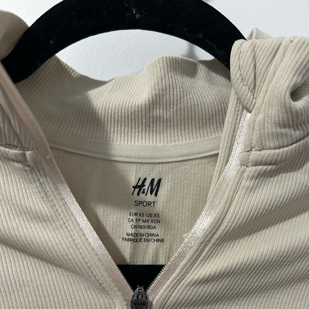 H&M Cream Zip-Up Top - Picture 2 of 2